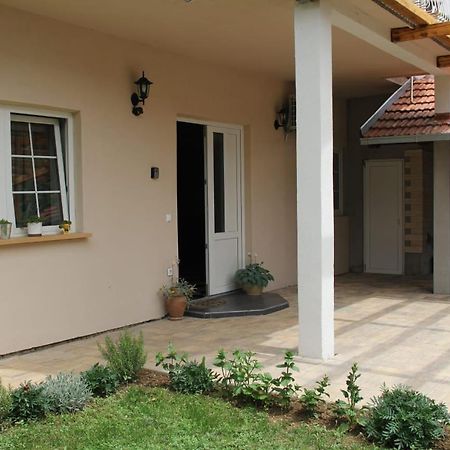 Apartman Lilium Книн Екстериор снимка