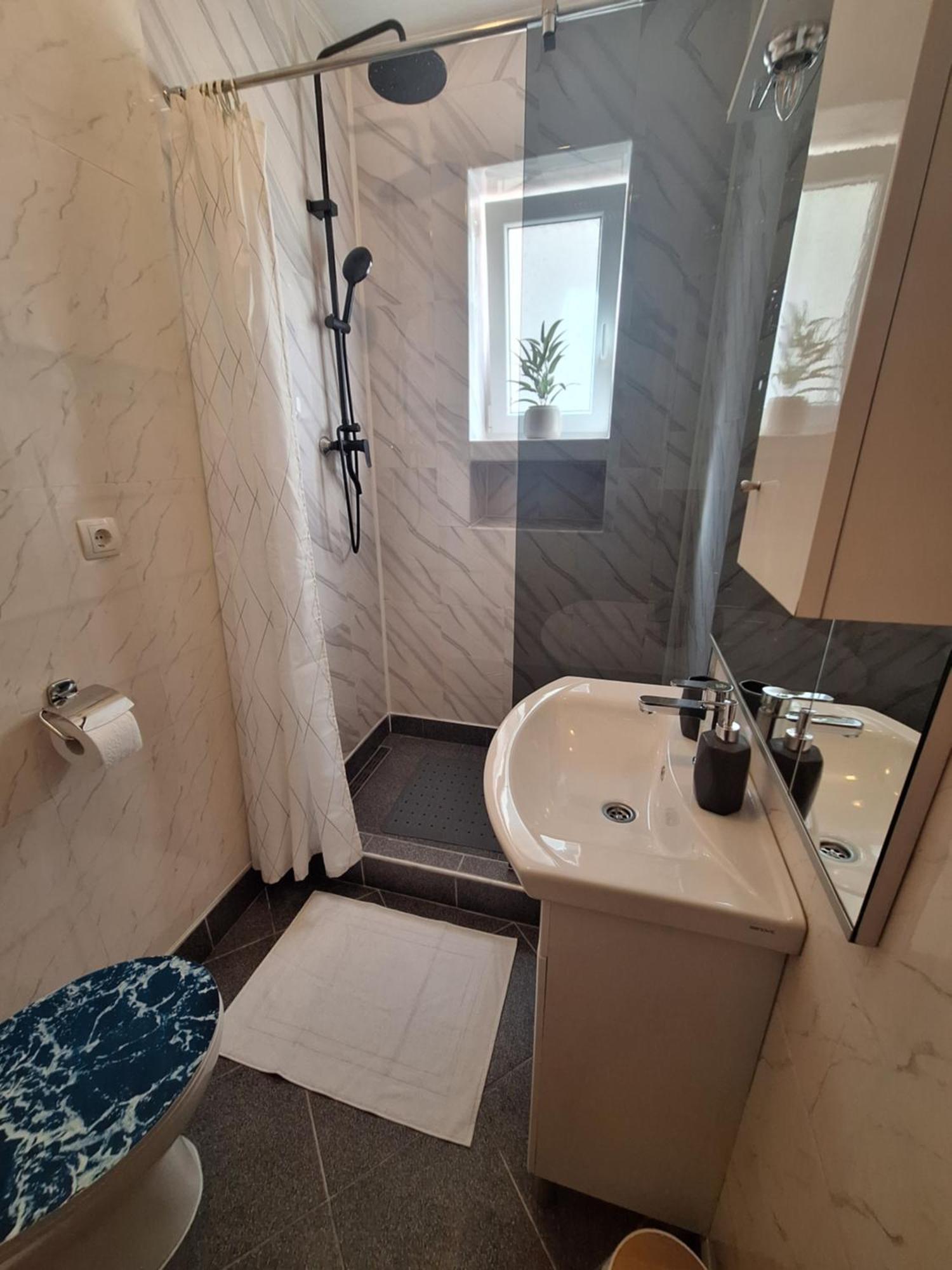 Apartman Lilium Книн Екстериор снимка