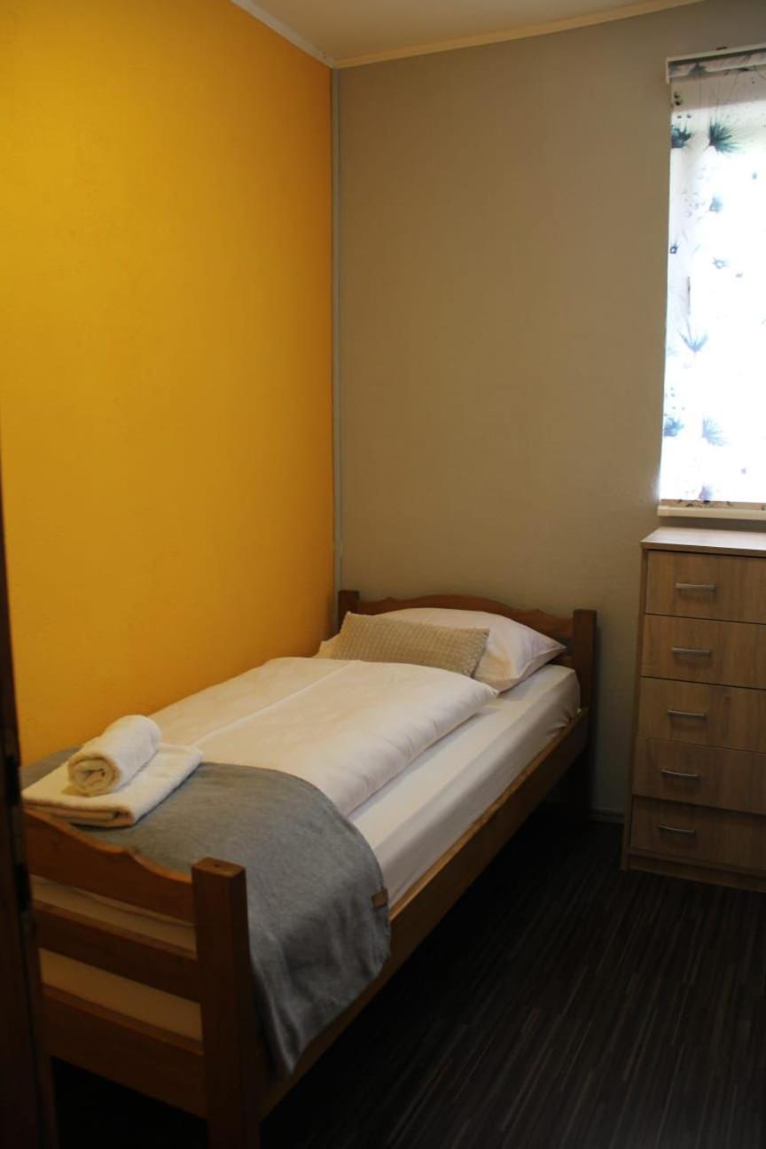 Apartman Lilium Книн Екстериор снимка