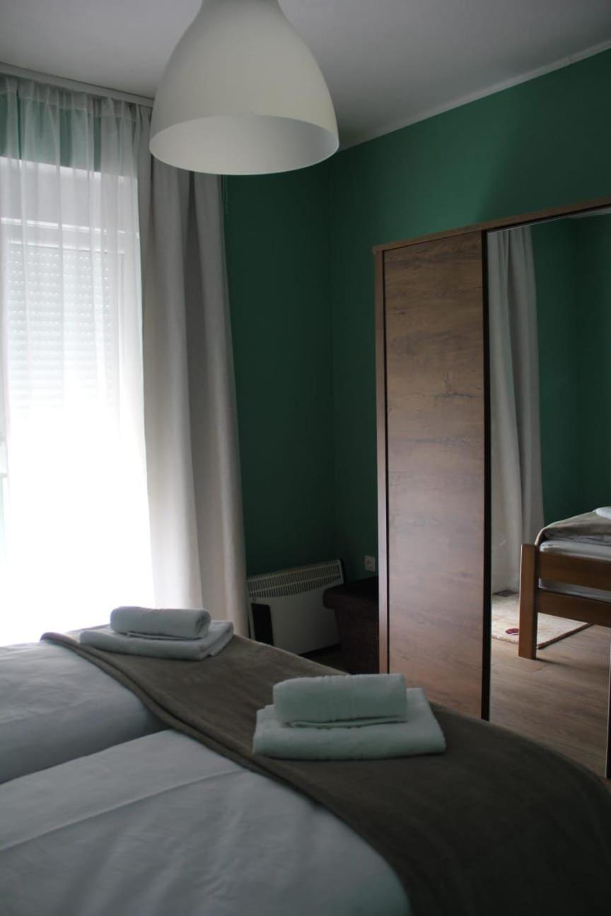 Apartman Lilium Книн Екстериор снимка